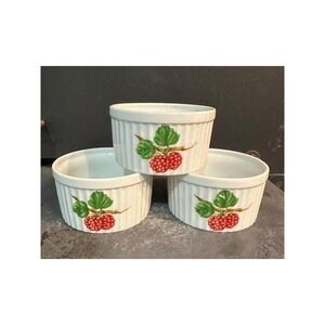 Seymour Mann Inc Berry Porcelain Ramekins‎ Set of 3 Fluted Souffle Bowls 4 Inch